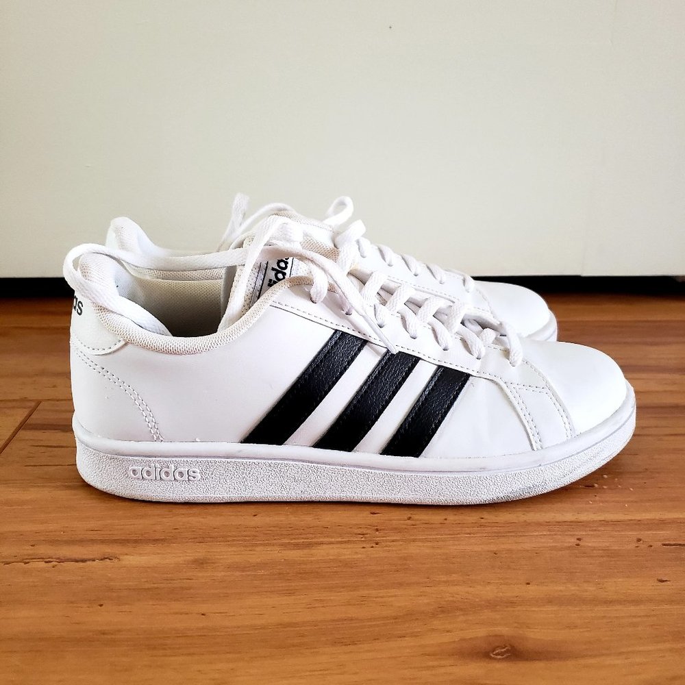 Adidas Women's White Sneaker Size 7.5